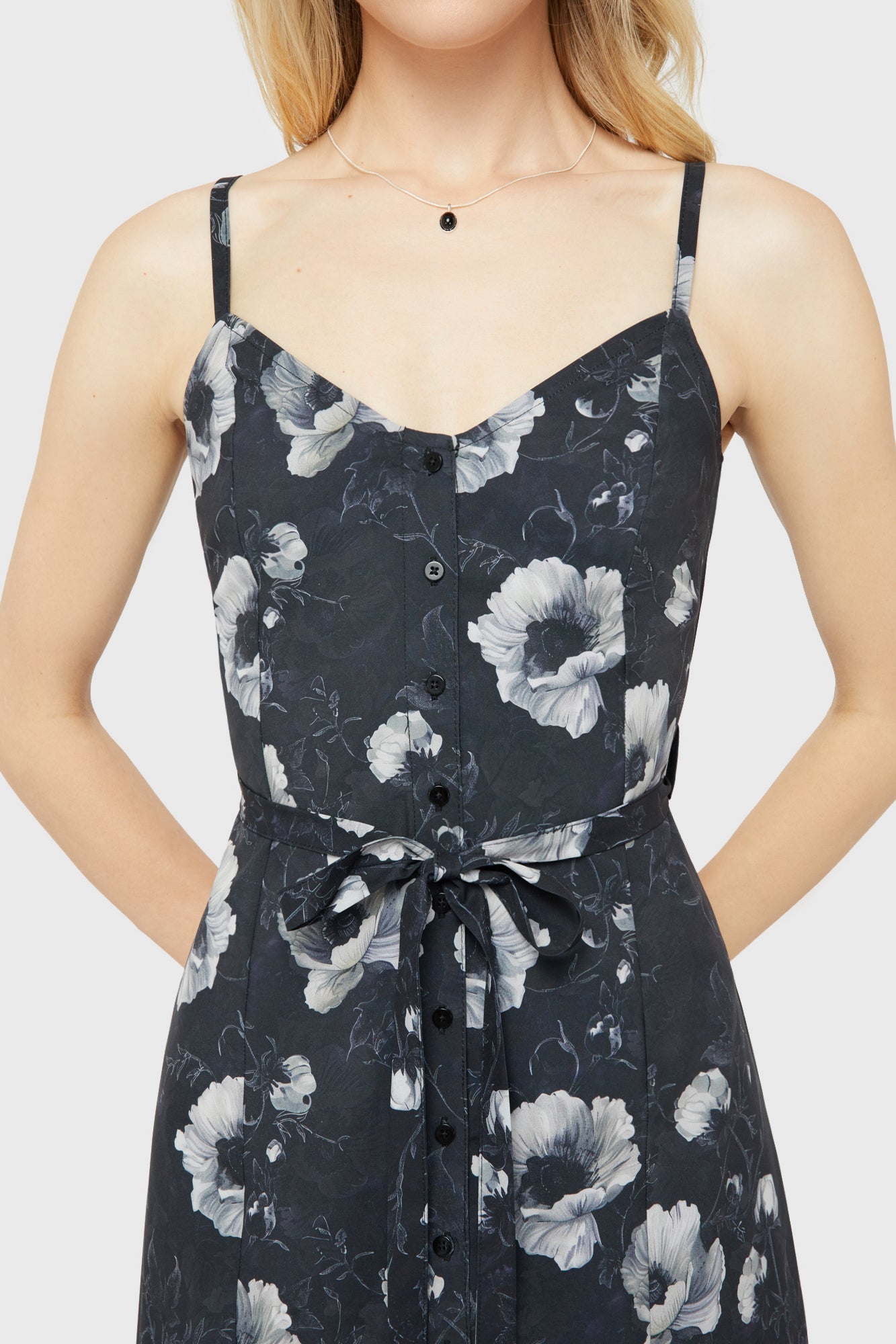 Cottage Chorus Maxi Dress [BLACK AND WHITE]